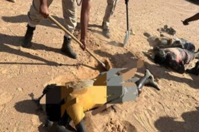 العثور على جثث 15 مهاجراً بينهم نساء وأطفال في الصحراء الليبية .. الكشف عن جنسيتهم وسبب الوفاة