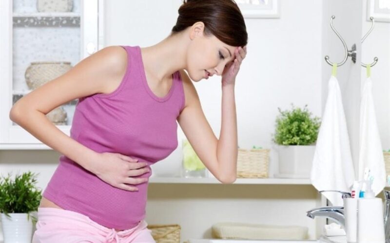 الفرق بين أعراض الحمل وأعراض فترة الحيض