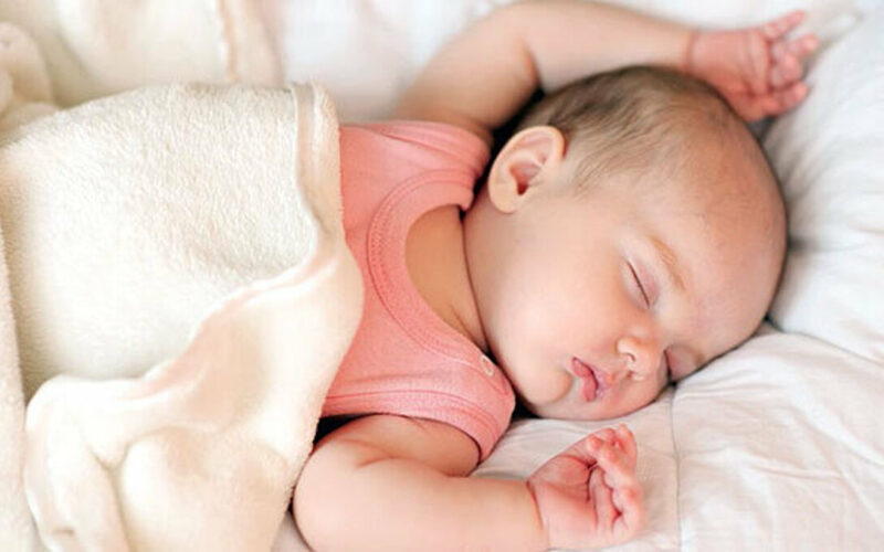 من عمر 4 شهور..تعرف على عدد ساعات النوم للطفل يوميًا حسب المرحلة العمرية